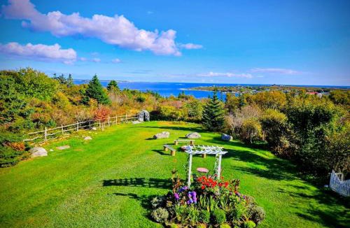 Terence Bay House | Panoramic Sunrise House