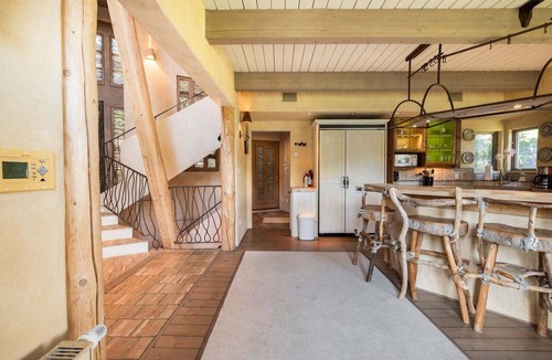 Blueberry Hill Apartment | Panoramic views | Private hot tub | BBQ | Parking