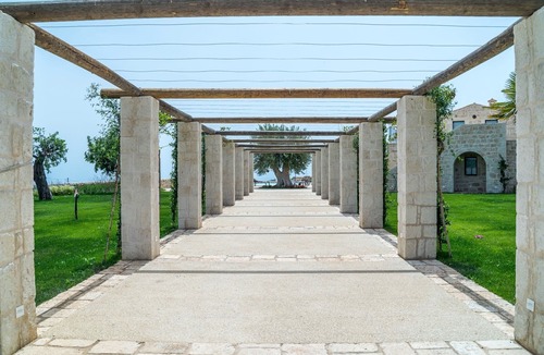 Ragusa Villa | Panoramic villa for groups: garden, large infinity pool, large veranda.