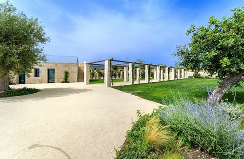 Ragusa Villa | Panoramic villa for groups: garden, large infinity pool, large veranda.