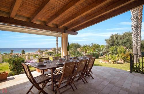 Cinisi Villa | Panoramica Villa con Piscina sul Mare (Sanificata)