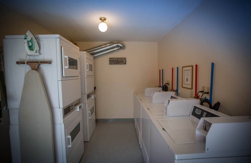 Lake Louise Cabin | Paradise Lodge & Bungalows