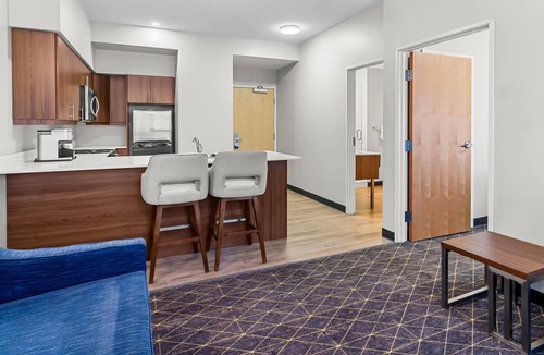 Rutland Hotel | Park Inn by Radisson, Kelowna