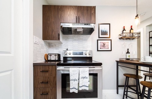 Northeast Edmonton House | Park Life Escape-King Beds-Sleeps 10-Pet Friendly!