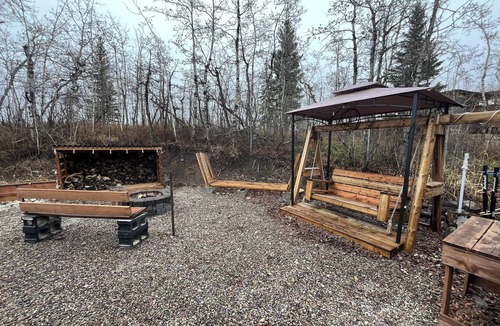 Mountain View House | Payne Lake Wilderness Huts - Camper A18 A cozy camper near a quiet lake!