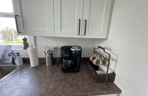 Bayview Apartment | Peaceful 3Br Waterfront Escape with water access close to Beaches, Golf & Dining