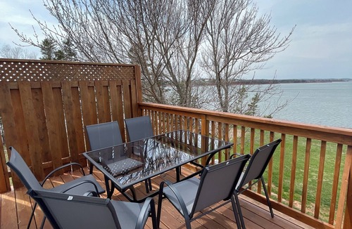 Bayview Apartment | Peaceful 3Br Waterfront Escape with water access close to Beaches, Golf & Dining