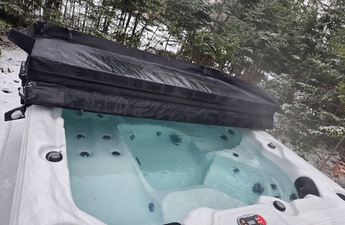 Smiths Corner Cottage | Peaceful Cottage near Ski Martock with hot tub and direct access to ATV trails