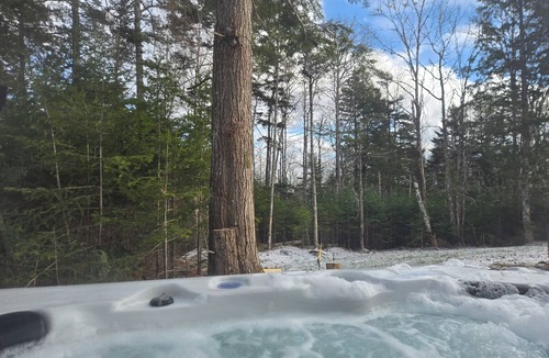 Smiths Corner Cottage | Peaceful Cottage near Ski Martock with hot tub and direct access to ATV trails