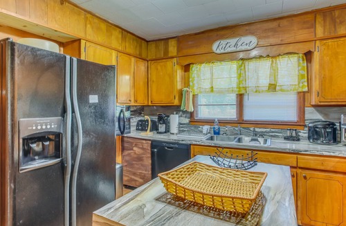 New Zion House | Peaceful Effingham Abode w/ Fireplace!