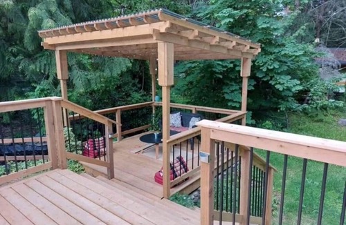 Fanny Bay House | Peaceful getaway by the ocean in the privacy of trees