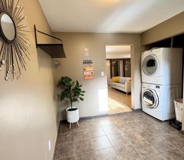 Southwest Gordon Estate House | Peaceful House with Backyard