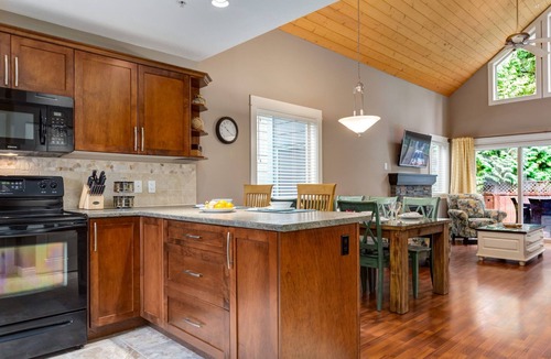 Regional District of Nanaimo House | Peaceful, immaculate and fully-equipped!