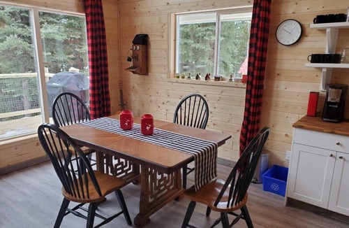 Bridge Lake Cabin | Peaceful Lakeside Cabin