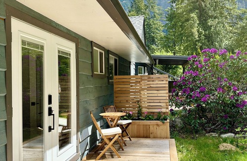 Hope House | Peaceful mountainview suite surrounded by forest and gardens.