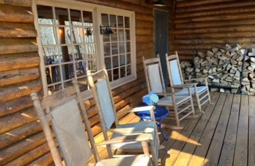 Montreat Cabin | Peaceful Tree-top 3 bedroom cabin with fireplace