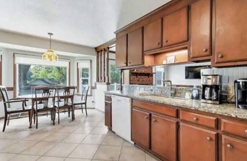 Hampton House | Peaceful Waterfront Stay Sleeps 6