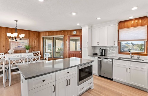 Duck House | Pelican Post – Oceanfront 4BR Duck Cottage with Private Walkway, Big Views and D