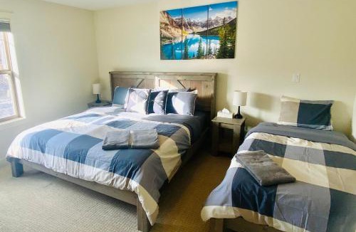 Invermere House | Perfect base Invermere 3bd townhouse mt views with garage