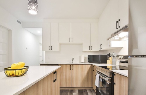 De Lorimier Apartment | Perfect Location | Must Stay | Clean | Parking - Super host on Airbnb