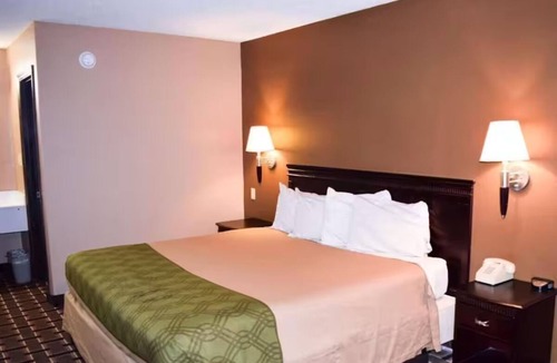 Richburg Hotel | Perfect Stop for Your Road Trip – Cozy Room w/Essential Comforts Near Highway