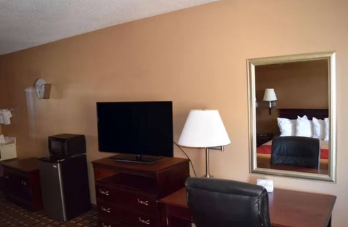 Richburg Hotel | Perfect Stop for Your Road Trip – Cozy Room w/Essential Comforts Near Highway