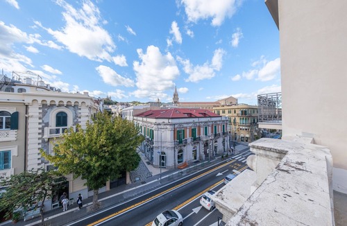 Messina Apartment | Period Room '1923' with Balcony, Wi-Fi and Air Conditioning