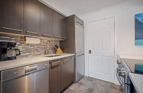 Beltline Apartment | Pet-friendly 1 bedroom | Stampede & BMO | Parking