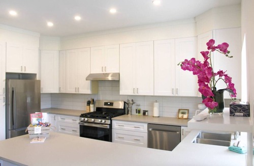 Okanagan-Similkameen Apartment | Pet-Friendly 2BR | Rooftop Sauna & Views