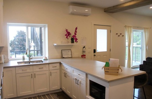 Okanagan-Similkameen Apartment | Pet-Friendly 2BR | Rooftop Sauna & Views