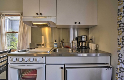 Bynum Cottage | Pet-Friendly Carrboro Cottage < 1 Mi to Carr Mall