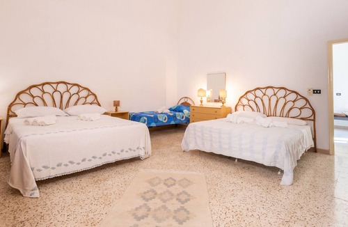 Marsala House | Pet-Friendly Holiday Home Dimora Zi Santina with Garden & BBQ