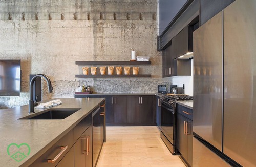 East Kootenay Apartment | Pet Friendly Loft/Rooftop Hot Tub & Views