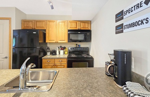 East Kootenay Apartment | Pet-Friendly Studio Near Toby Pool & Gondola