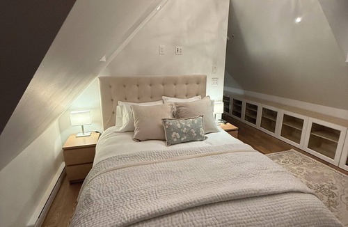 Dunbar House | Petite Belle Chasse - A country coachhouse just minutes from downtown Vancouver.