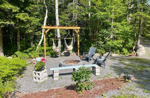 Smiths Corner Cottage | Pinecone Cottage Hot Tub & Projector at Falls Lake