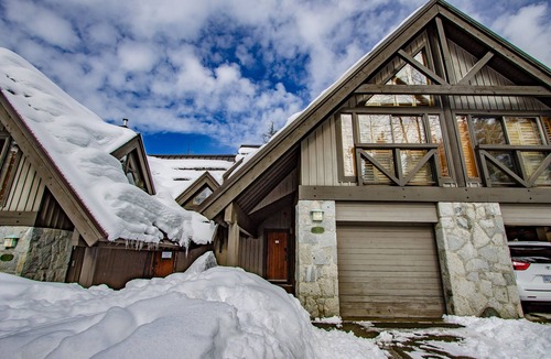 Upper Village House | Pinnacle Ridge 37 – Ski in Ski out, Private Hot Tub, Wood Fireplace