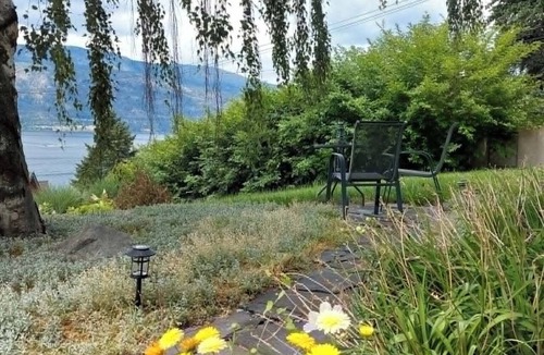 Central Okanagan Cottage | Pixie Bay Cottage - Peaceful Semi-Lakeshore Retreat Near Wineries & Beaches