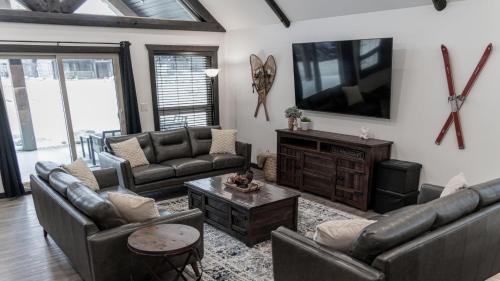 Valemount Villa | Polar Den Cabin