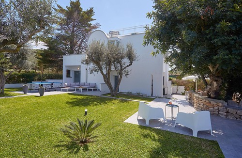 Terrasini House | Pomegranate house with Jacuzzi and garden