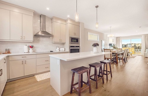 Keith House | Pond View ·Lux Home ·Central AC· Garage· Banff 1hr