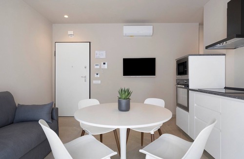 Porticello Apartment | 'Ponente' Apartment with Balcony, Wi-Fi and Air Conditioning