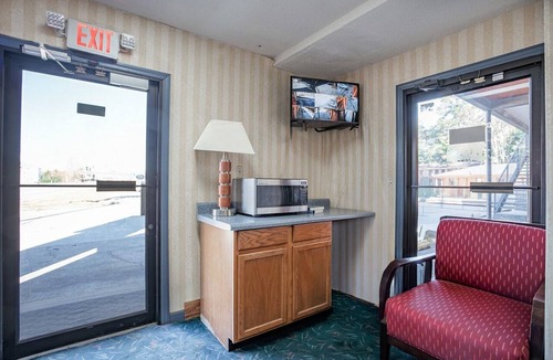 Walterboro - St. George Apartment | Premium King Bed|Walterboro SC