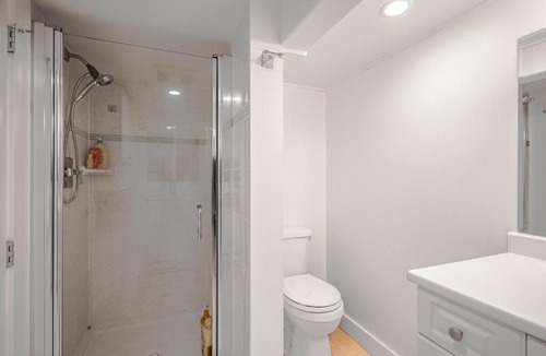 West Point Grey Apartment | Prestigious 2 Bedrooms 2 Baths in West Point Grey