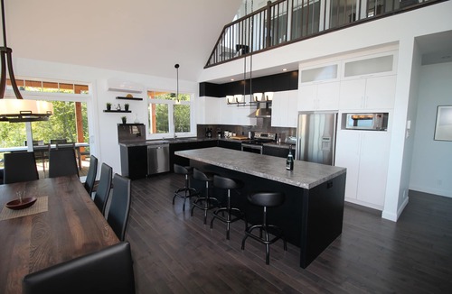 Saint-Joseph-de-la-Rive House | Prestigious 5 Bedroom Vacation Home Offering Stunning Views of St-Lawrence River