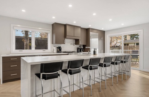 Willow Park House | Prestigious Retreat w Gym, AC, Office, 5BR, Cable