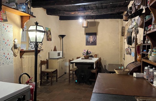 Giuliano di Roma House | Preta Nera Van Gogh - One Bedroom Guest House, Sleeps 2