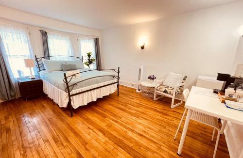 Queens Square House | Prime and Precious location The Red House Room3