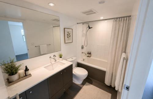 Downtown Vancouver Apartment | Prime Downtown 2BR Retreat Near Granville, Robson and Pacific Centre Mall