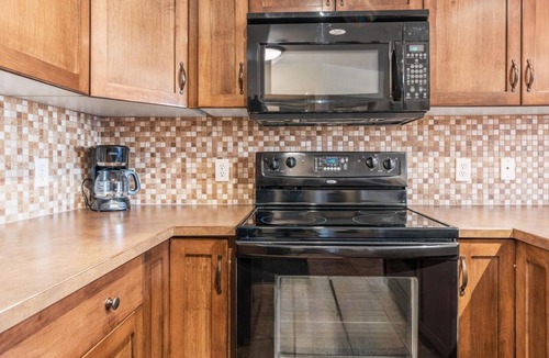 South Pandosy Condo | Prime Location at Playa #214